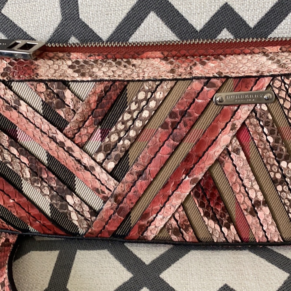 Burberry PYTHON House Check Clutch - Picture 4 of 7
